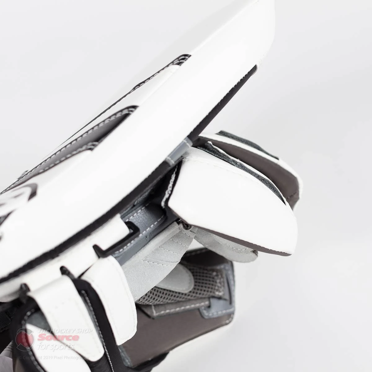 Warrior Ritual G4 Intermediate Goalie Blocker 6 Warrior Ritual G4 Intermediate Goalie Blocker - Image 6