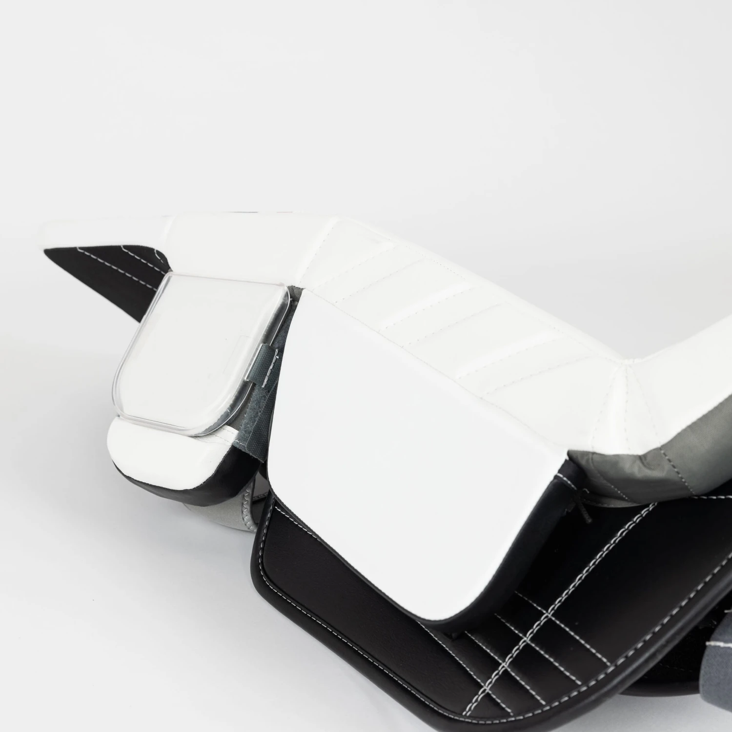 Warrior Ritual G6 E+ Junior Goalie Leg Pads 5 Warrior Ritual G6 E+ Junior Goalie Leg Pads - Image 5