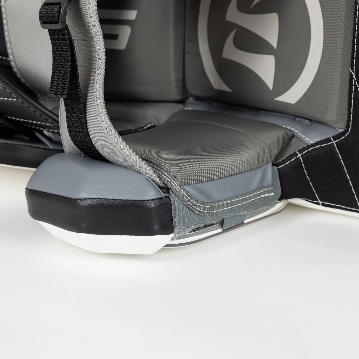 Warrior Ritual G6 E+ Senior Goalie Leg Pads 6 Warrior Ritual G6 E+ Senior Goalie Leg Pads - Image 6