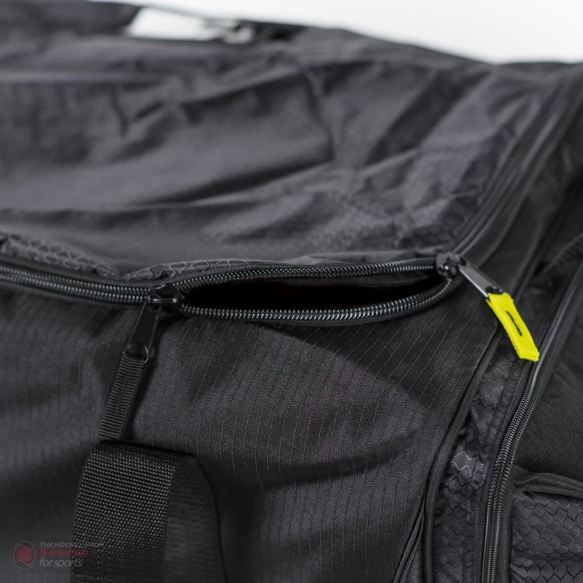 Warrior Q20 Senior Wheel Hockey Bag 6 Warrior Q20 Senior Wheel Hockey Bag - Image 6